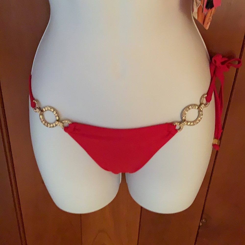 Bikini - Picture 3 of 6